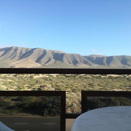 Surfhouse Hostel Famara Caleta De Famara エクステリア 写真