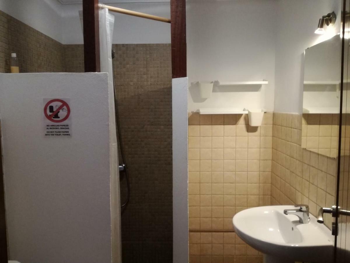 Surfhouse Hostel Famara Caleta De Famara エクステリア 写真