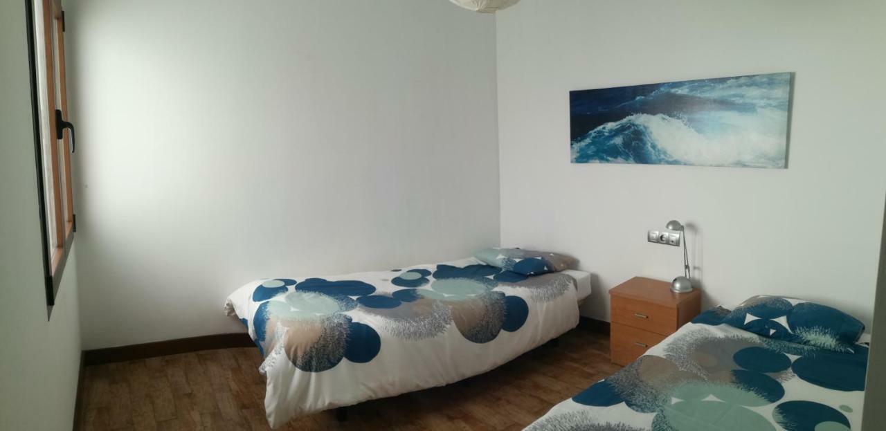 Surfhouse Hostel Famara Caleta De Famara エクステリア 写真