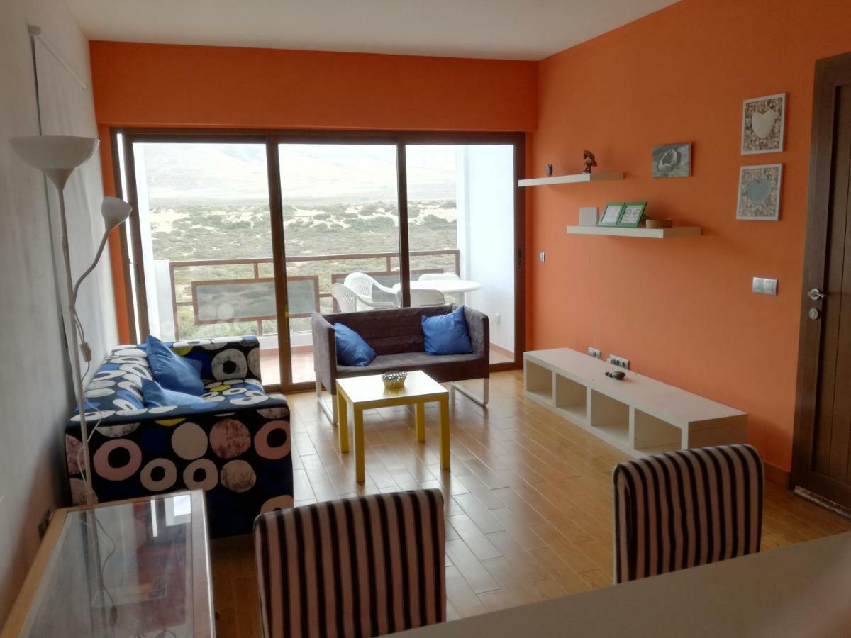Surfhouse Hostel Famara Caleta De Famara エクステリア 写真